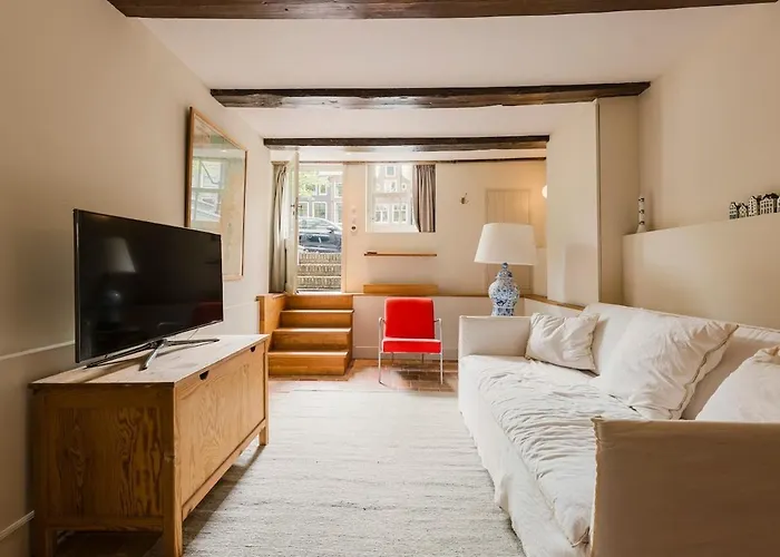 Charming Souterrain At Bloemgracht 30