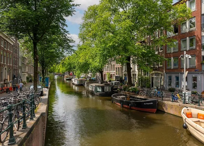 Charming Souterrain At Bloemgracht 30